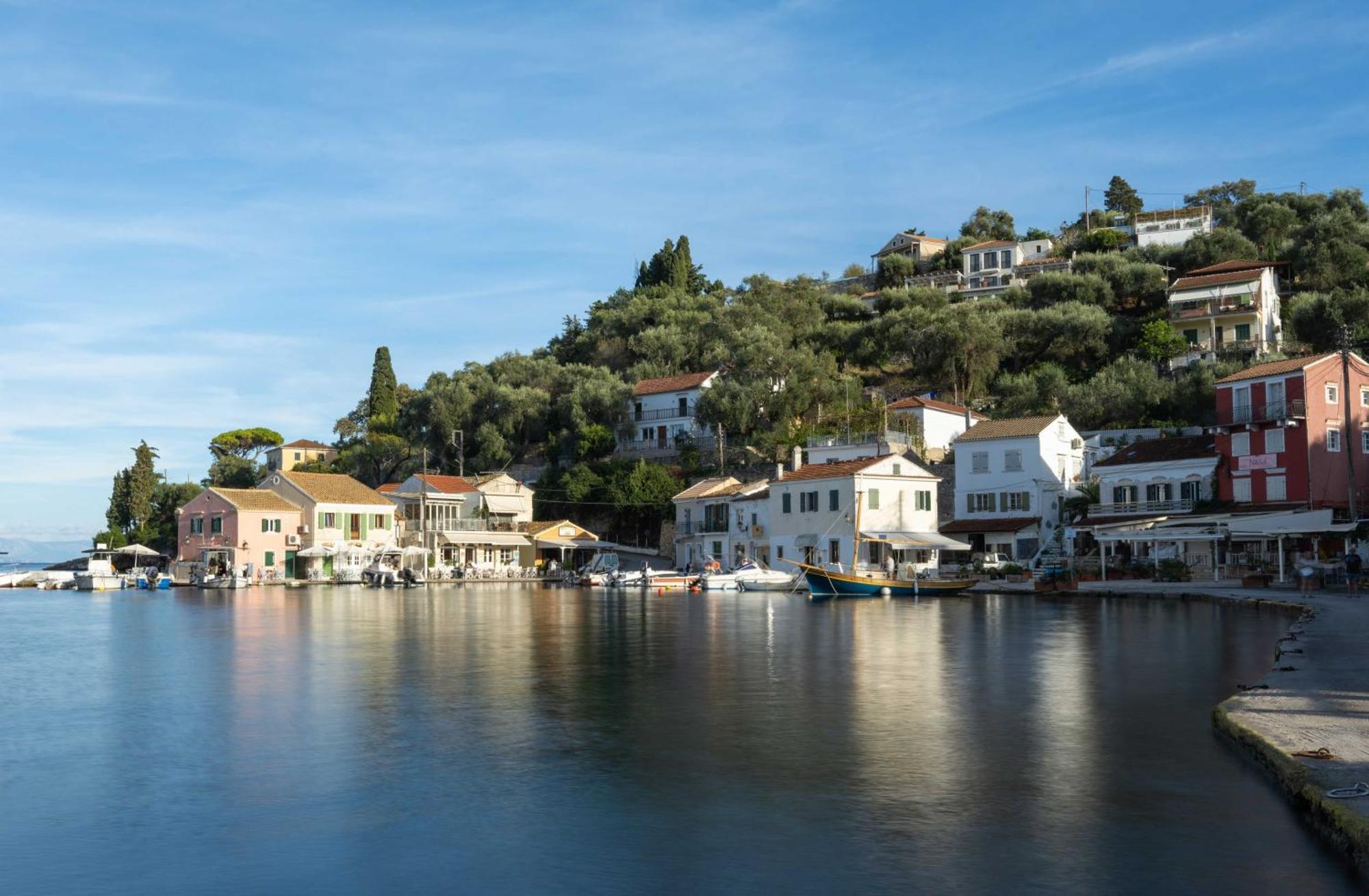Pangolas Apartments Paxos Longós 外观 照片