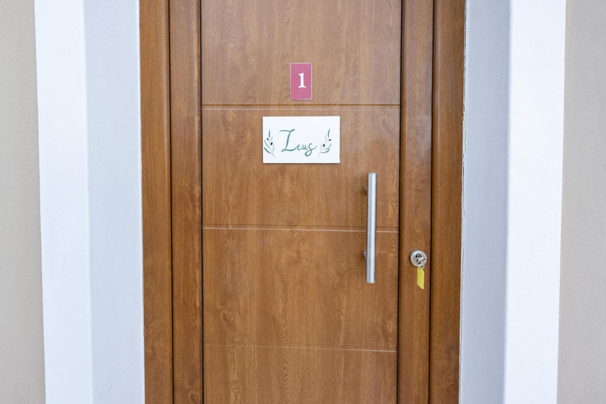 Pangolas Apartments Paxos Longós 外观 照片